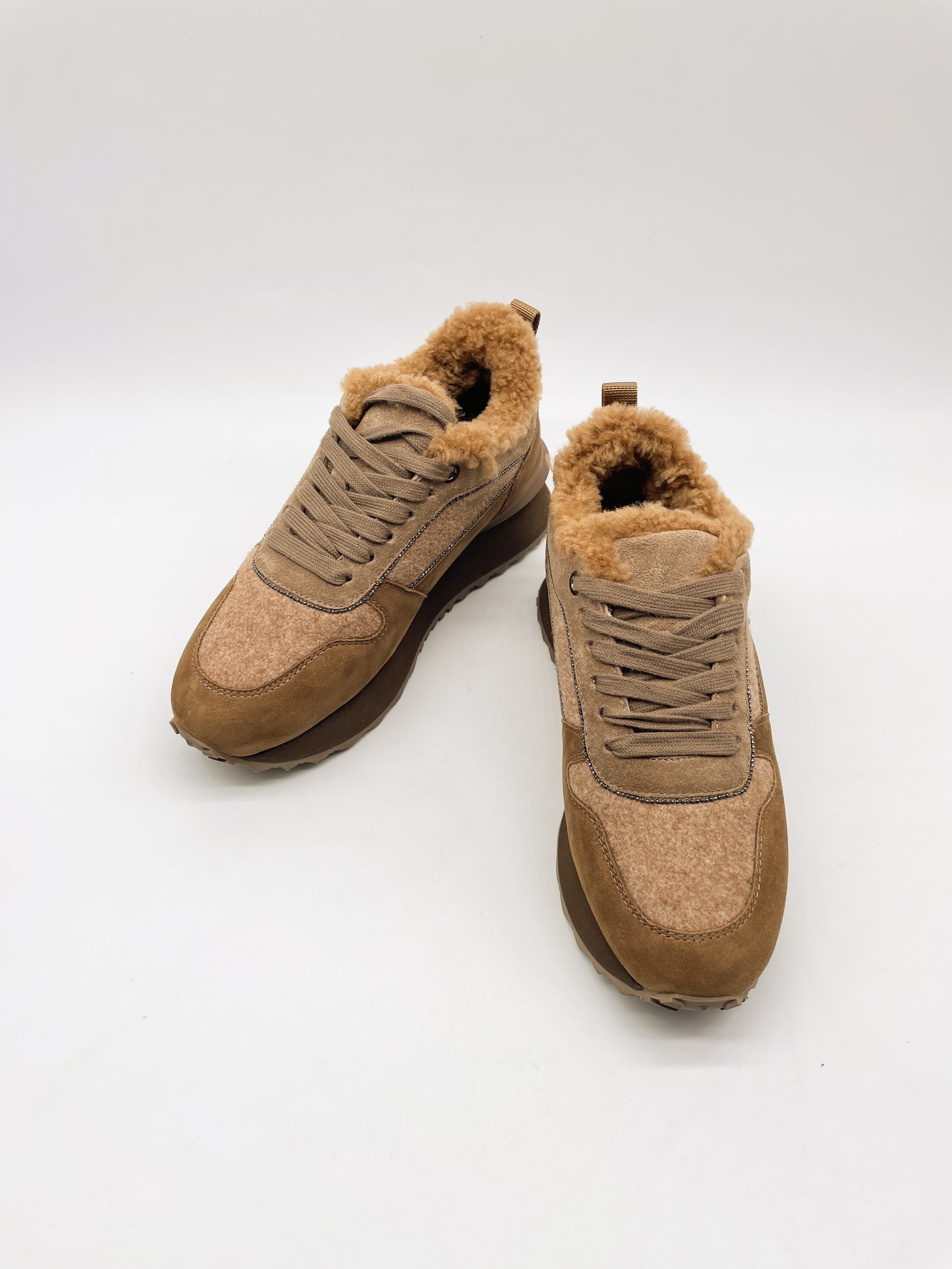 Кроссовки